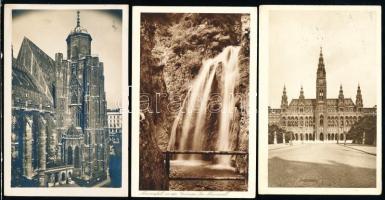 18 db régi, ausztriai városképes lap és egy 12 darabos képeslapos füzet Salzfammergutból