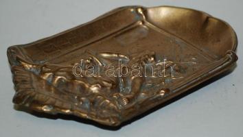 cca 1900 Cigarettázó török nőt ábrázoló dekoratív domborműves bronz hamutál / 
Bronze ashtray with s...