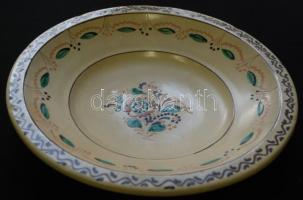 Kézzel festett dísztányér, jelzett, apró mázhibával, d:29 cm