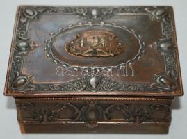 cca 1900 Gyaloghintót ábrázoló réz díszdoboz Pöstyénfürdő - Infanterist felirattal /
cca 1900 Copper...
