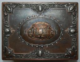 cca 1900 Gyaloghintót ábrázoló réz díszdoboz Pöstyénfürdő - Infanterist felirattal /
cca 1900 Copper...