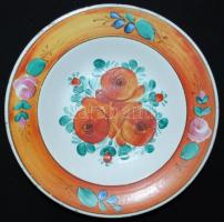 cca 1900 Virággal díszített Hollóháza kerámia falitányér, kézzel festett, jelzett (házon a holló), a...