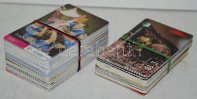 25 db külföldi és 45 db magyar telefonkártya főleg sport