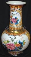 Kínai porcelán padlóváza. Kézzel festett, 61 cm magas, hibátlan állapotban, jelzés nélkül / Hand painted Chineese porcelain vase 61 cm