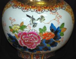 Kínai porcelán padlóváza. Kézzel festett, 61 cm magas, hibátlan állapotban, jelzés nélkül / Hand pai...