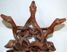 Összecsukható kutyafejes tartó, kézzel faragott nemes fa, jó állapotban, m:20 cm, d:18 cm