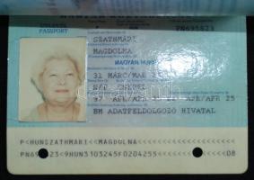 2 db érvénytelenített útlevél / passports
