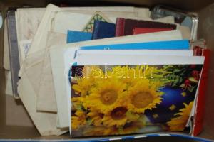 Nagy okmány hagyaték tétel néhány közlekedés témájú irattal, igazolványokkal cipős dobozban