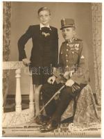 cca 1940 Kitüntetéseket viselő katonatiszt és fia, fotó /  Officer with son, photo 23x17cm