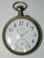 cca 1900 Doxa Anti-Magnétique nagyméretű zsebóra porcelán számlappal és másodpercmutatóval, jól jár (a számlapon hajszálrepedések) / Large pocket watch with porcelain dial, works well (faults on dial)