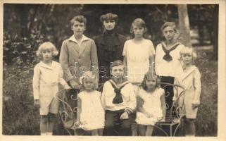 1927 Zita and the 8 Habsburg children, photo in Lequeitio