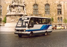 Két darab BKV fotó, autóbuszról és villamosról (28×21 cm)