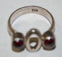 Ezüst (Ag) gyűrű gránátokkal díszítve / 
Silver ring with garnets, size: 56, 5,6gr