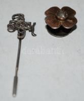 Arannyal lemezelt vésett ezüst (Ag) inggomb és egy ezüst (Ag) revertű srófos záródással / 
Gold lami...