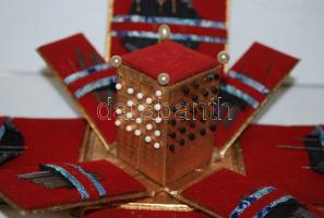 Cca 1900 tűtartó doboz, varrótűkkel