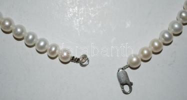 Nyaklánc tenyésztett gyöngyökkel és ónixszal, ezüst (Ag) szerelékkel / 
Cultured pearl and black ony...