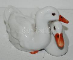 1941 Kézzel festett, jelzett Herendi porcelán kacsapár / Herendi hand painted porcelain ducks, 11x8x6cm