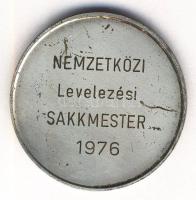 1976. "Nemzetközi Levelezési Sakkmester" fém díjérem (50mm) T:2