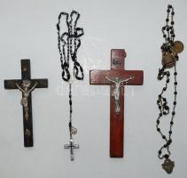 Két kis kereszt, egy rózsafüzér és egy nyaklánc kereszttel