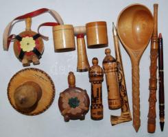Faragott fa tárgyak: fa toll, mini kulacs, fűszertartó, kanál, összesen 10 darab