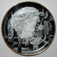 Szász Endre által tervezett Hollóházi porcelán dísztányér, jelzett, hibátlan / Faces designed by Endre Szasz Hollohaza chinaware plate d: 16cm