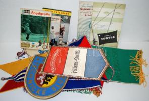 Horgász klubok zászlói és horgász katalógusok