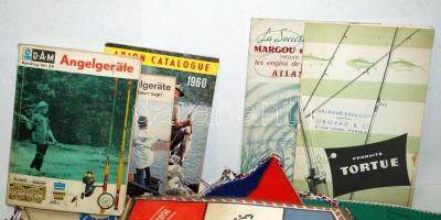 Horgász klubok zászlói és horgász katalógusok