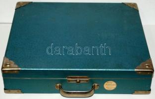 Diafilmtartó faládika diákkal / 
Wooden box with reversal films