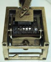 cca 1930 Sorszámbélyegző bakelit nyéllel / 
Vintage number stamp, 16cm