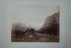 cca 1880 Magas-Tátra: A mengusfalvi völgy. Divald Károly (1830-1897) eperjesi műhelyéből, kartonra k...