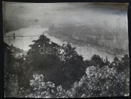 cca 1930 Budapest látképe a Duna-parti szállodasorral, nagyméretű fotó /  Budapest panorama, 30x39cm