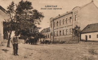 Lábatlan iskola (kis szakadás / small tear)