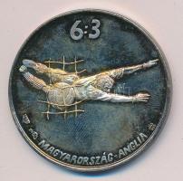 Lapis András (1942-) / Szabó Géza (1939-) 1993. "6:3 Magyarország-Anglia" - Az évszázad mérkőzésének 40. évfordulójára készült Ag(0.999)/1 uncia emlékérem (42,5mm) dísztokban T:PP Csak 2012db!