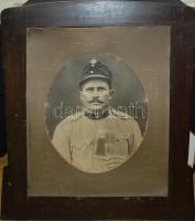 cca 1915 Nagyméretű katonafotó fakeretben /  Large photo of a soldier, 87x69cm