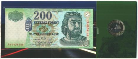 2009. 200Ft elsőnapi veret díszcsomagolásban + 2006. 200Ft "FB" "Búcsú a 200Ft-os bankjegytől" T:I,BU Csak 12.000db!