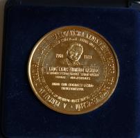 1989. "A száműzetésben 1960-1989 között működő szabad magyar kormány emlékére" nagyméretű piefort aranyozott emlékérem (65mm) dísztokban T:PP