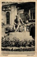 Komárom Jókai statue (EB)