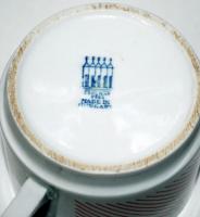 cca 1970 Hiányos, jelzett, retró Zsolnay porcelán étkészlet: 3db bögre aljakkal, 6db kistányér, 4db ...