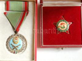 1957. "Szolgálati Érdemérem" nem eredeti szalaggal dísztokban T:2 + ~1960. Munkásőr zománcozott kitüntetés dísztokban T:1
