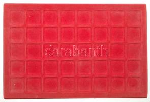 Éremtartó tálca 40db férőhellyel, piros színben