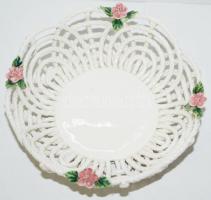 Manises fonott porcelán kosárka kézzel festett virágokkal díszítve, hibátlan állapotban /  Little porcelain basket with hand painted floral decoration from Manises, flawless condition, d: 14cm, 5cm