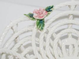 Manises fonott porcelán kosárka kézzel festett virágokkal díszítve, hibátlan állapotban / 
Little po...