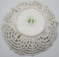 Manises fonott porcelán kosárka kézzel festett virágokkal díszítve, hibátlan állapotban / 
Little po...