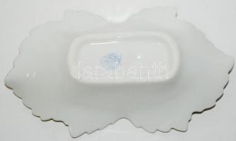 Kézzel festett levél alakú Victoria-mintás jelzett Herendi porcelán tálka, az aranyozás kissé megkop...
