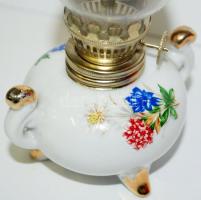 Régi kis matricás díszítésű aranyozott jelzett Liezen porcelán petróleumlámpa / 
Vintage Liezen porc...