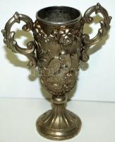 Galambokkal és rózsákkal díszített kis öntöttvas serleg / 
Iron goblet, 16cm