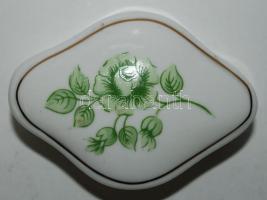 Matricás díszítésű aranyozott jelzett kis Hollóházi ékszeresdobozka /  Little Hollóháza porcelain jewelry box, 8x5,5cm