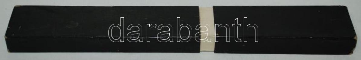 Régi logarléc tokjában