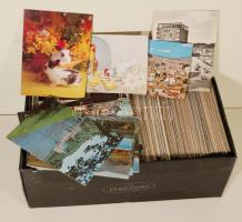 Kb 700 db modern képeslap, külföldi és magyar városképes lapok és különböző tematikájú motívumlapok