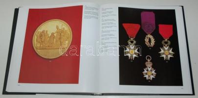 Makai Ágnes-Héri Vera: Kereszt, Érem, Csillag- Kitüntetések a magyar történelemben (Helikon)
